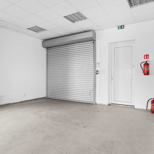 H7_ČEMAT Bohumín interier_ showroom hala k pronájmu 3 _vrata